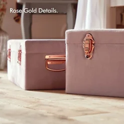 Beautify Storage Trunks - Set Of 2 Pink Velvet Finish Storage Chests W/Rose Gold Detailing, Stackable Organiser W/Lockable Lids -Furniture Store beautify storage trunks set of 2 pink velvet finish storage chests w rose gold detailing stackable organiser w lockable lids5056115726675 04c MP