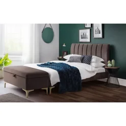 Luxurious Chocolate Deco Blanket Box